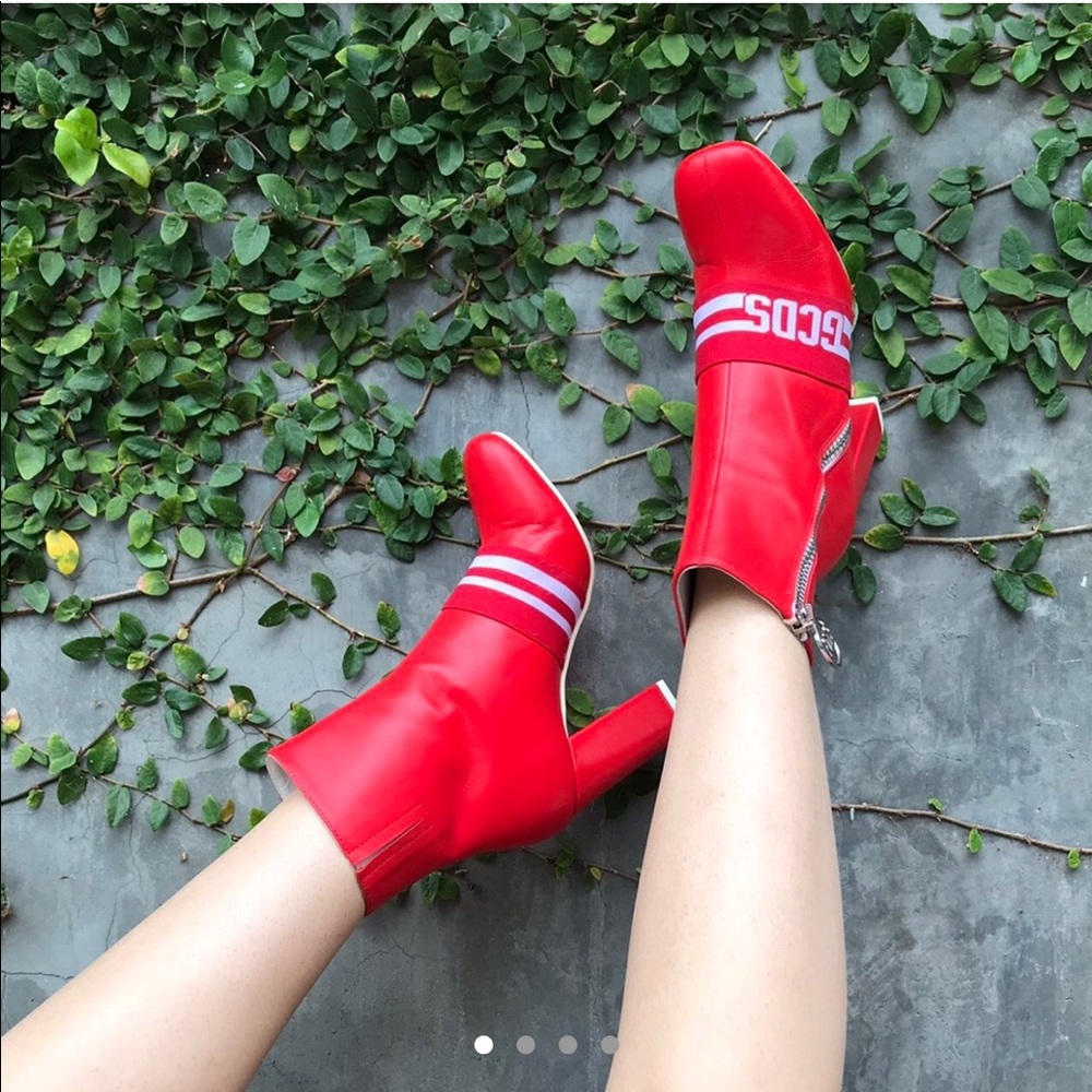 GCDS Red leather ankle boots like new !!!